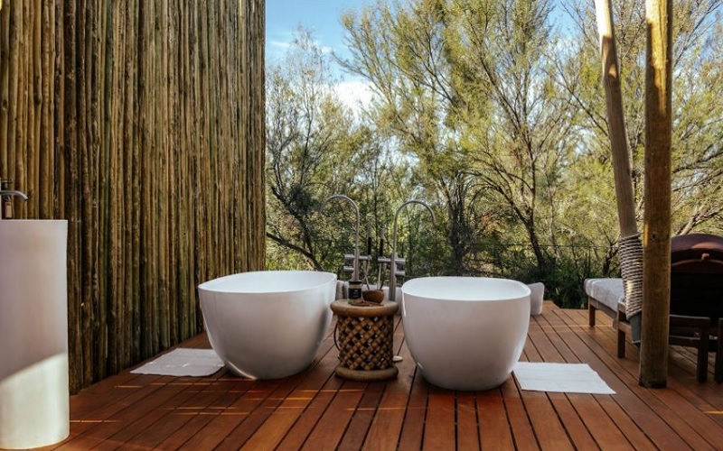 kuganha luxury tented camp deck 1